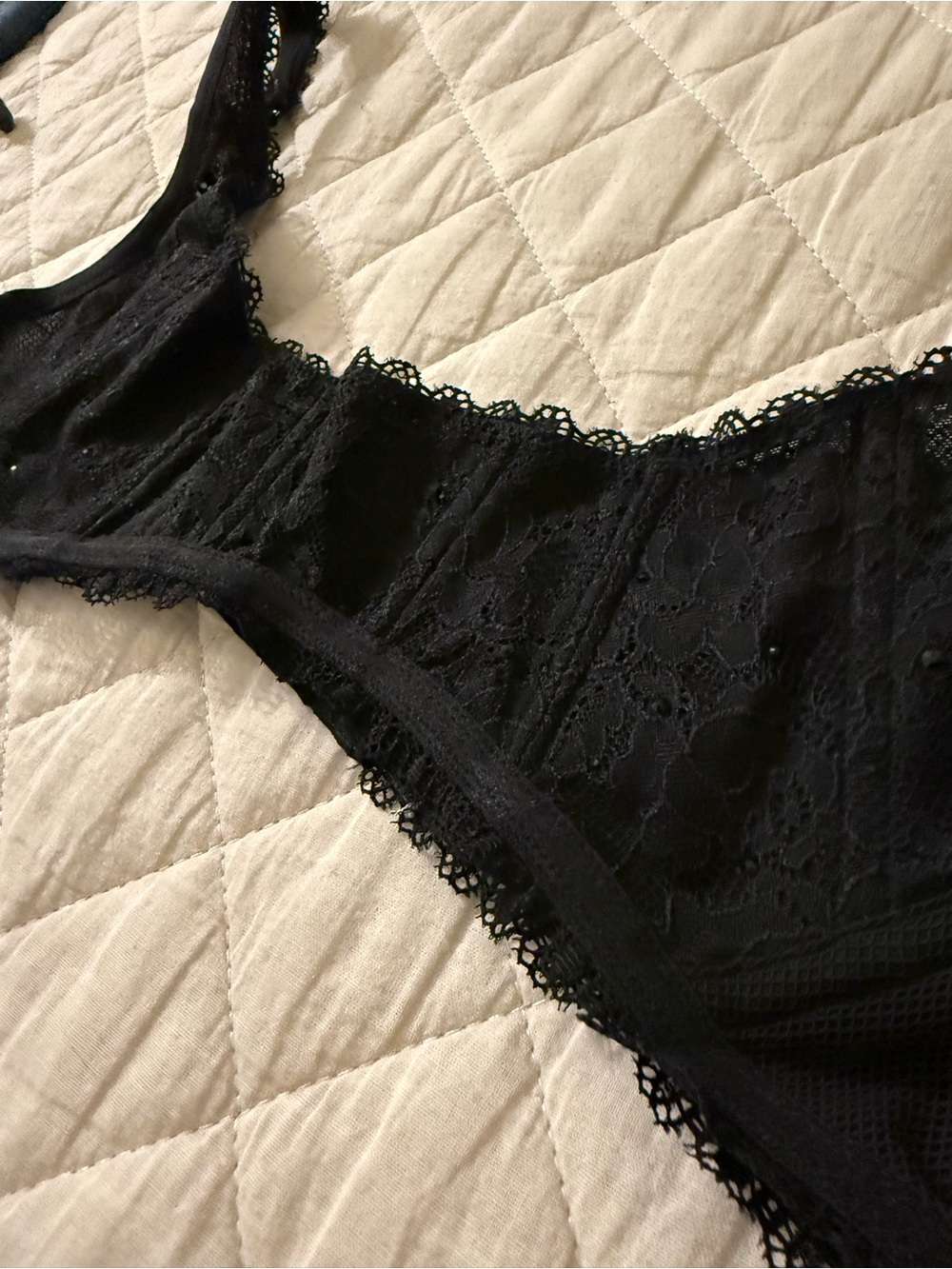Victoria's Secret Black Lace Bralette size Small - Picture 2 of 6